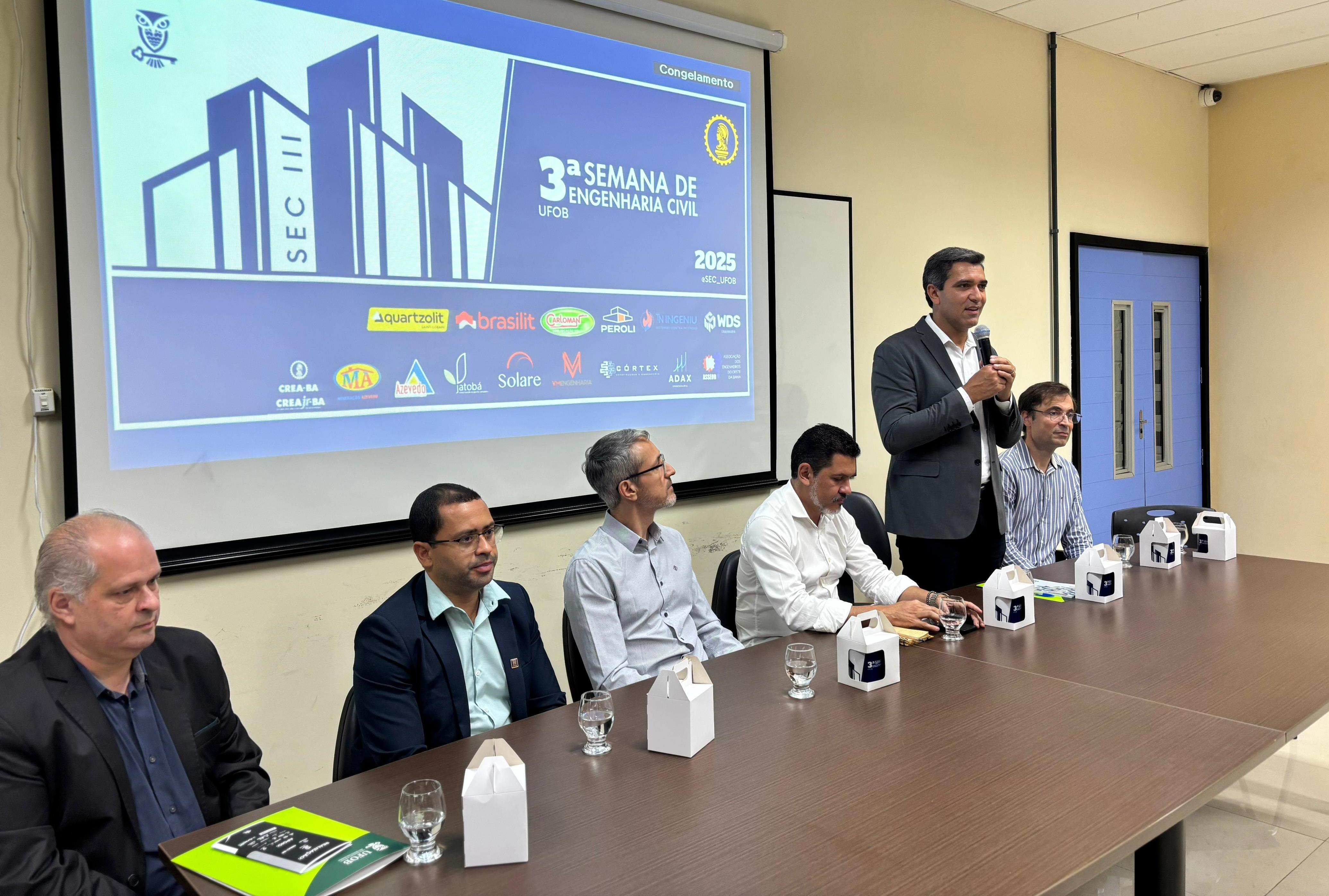 Prefeito Otoniel Teixeira participa da abertura da 3ª Semana de Engenharia Civil da UFOB